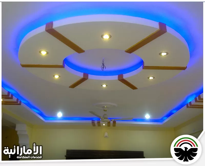 تركيب جبس بورد في الفجيرة 0582600901 المؤسسة الإماراتية أسقف جبس بورد مميزة مع إضاءة ملونة تضفي جمالًا وأناقة على المساحات الداخلية، بخبرة في الفجيرة.