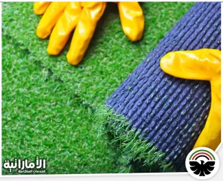 في تركيب عشب صناعي في راس الخيمة تركيب احترافي للعشب الصناعي بدقة متناهية لضمان تماسك الفواصل.